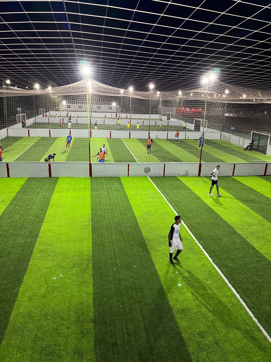 Les terrains Foot 5 et Foot 7 de Palmarena éclairés de nuit