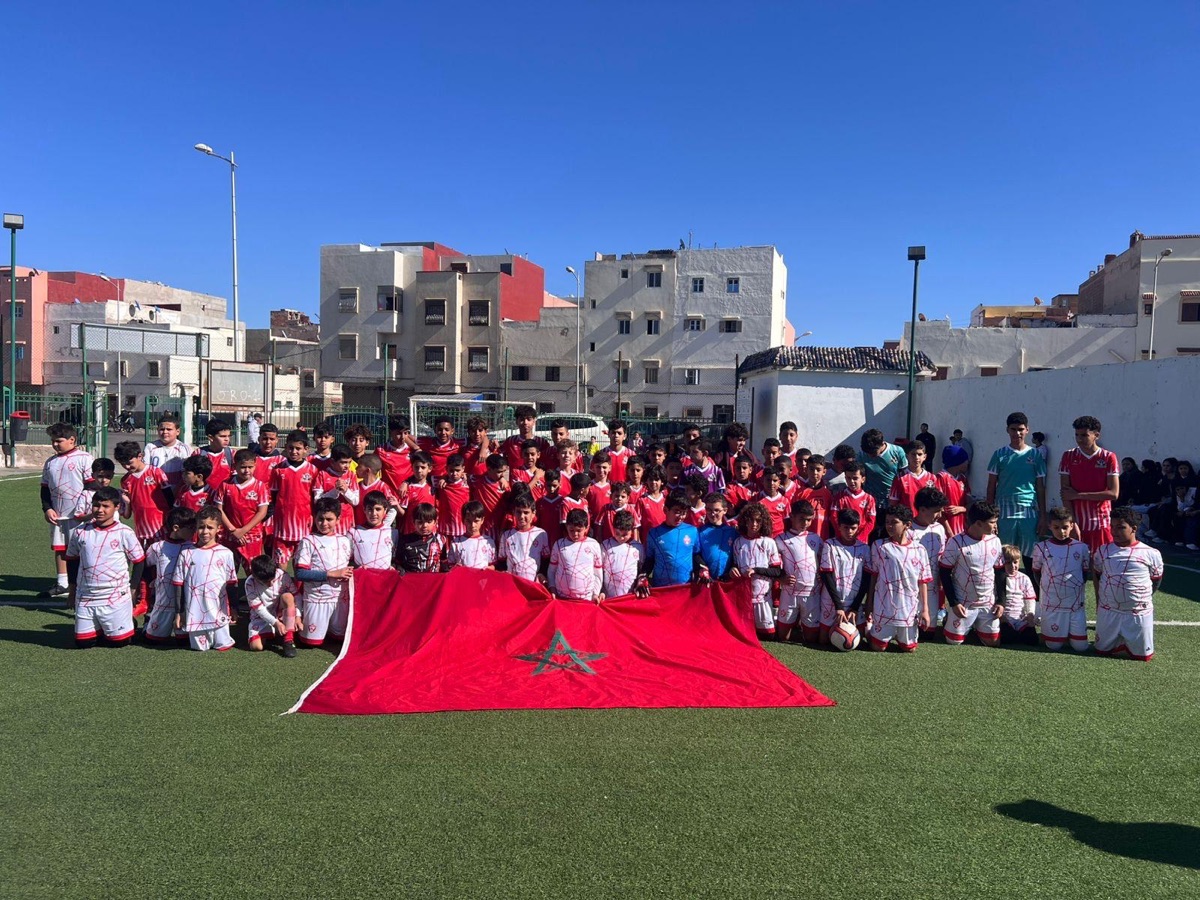 Toute l'Academy derrière le drapeau marocain avant un match à l'extérieur